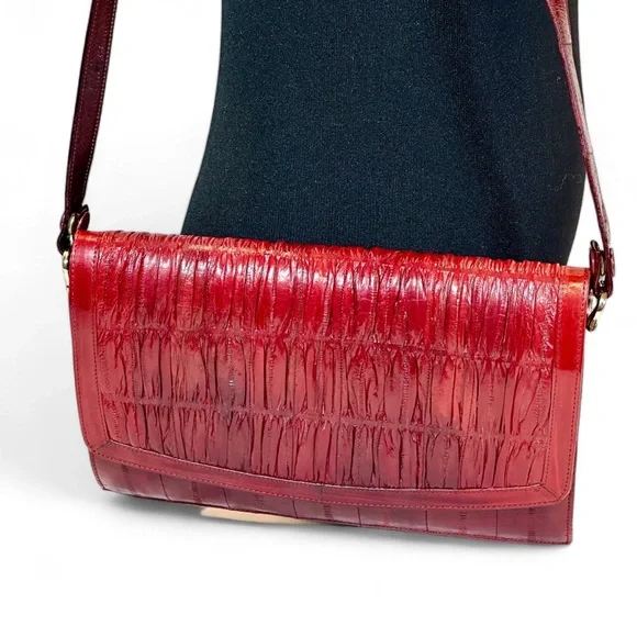 Red Eel Skin, Pleated/Gathered Front Flap Shoulder bag, made in Korea 1980s - Picture 12 of 14